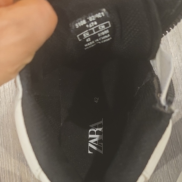 Zara White and Black High-Top Sneakers - Picture 4 of 4